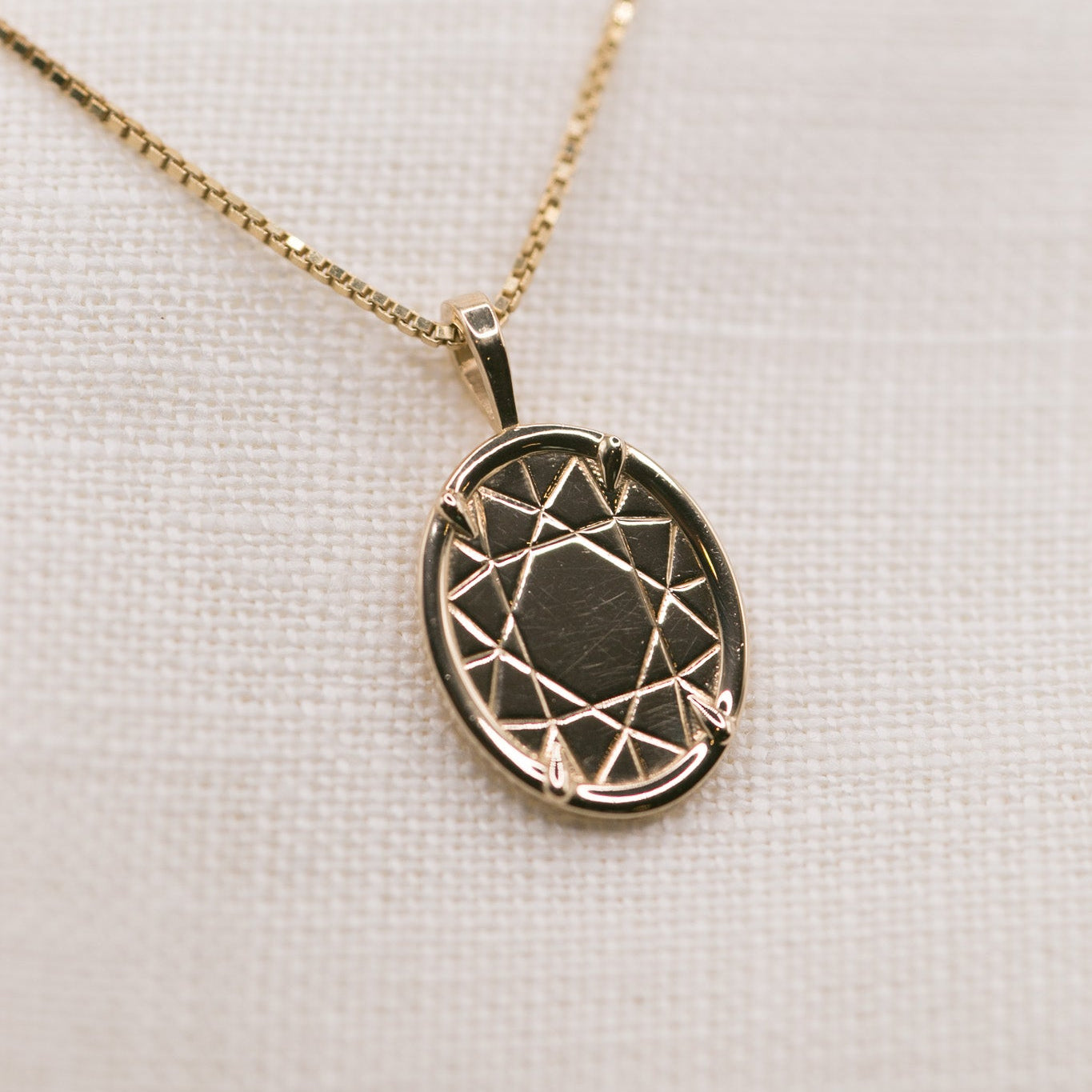 Oval Crown & Pavilion Pendant