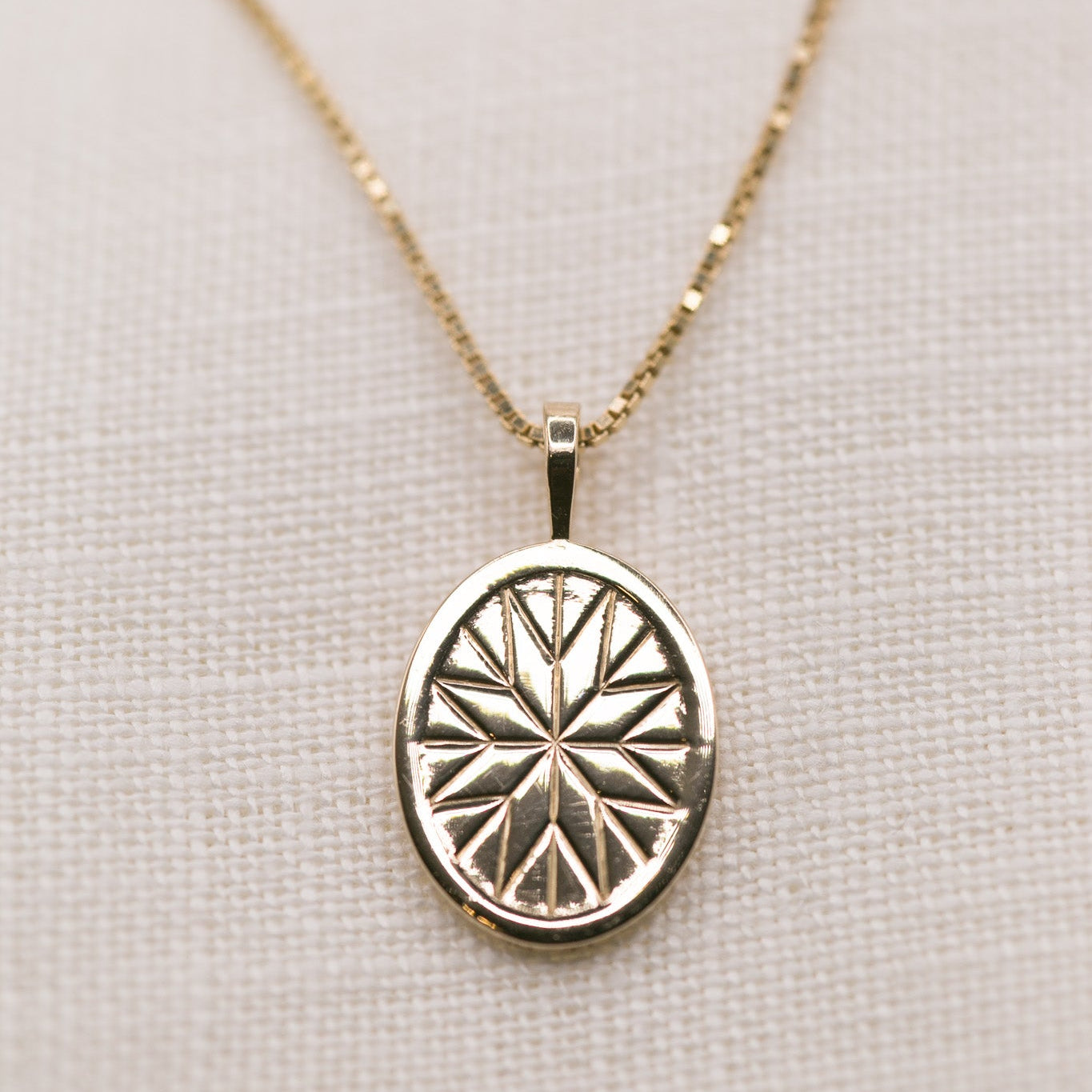 Oval Crown & Pavilion Pendant